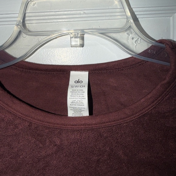 ALO Yoga Velvet Burgundy Long Sleeve Crop Top - Picture 2 of 3